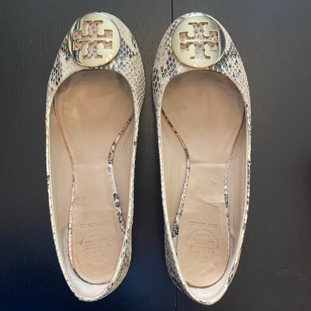 Tory Burch Reva Ballet - Roccia Python Print/Metal Logo